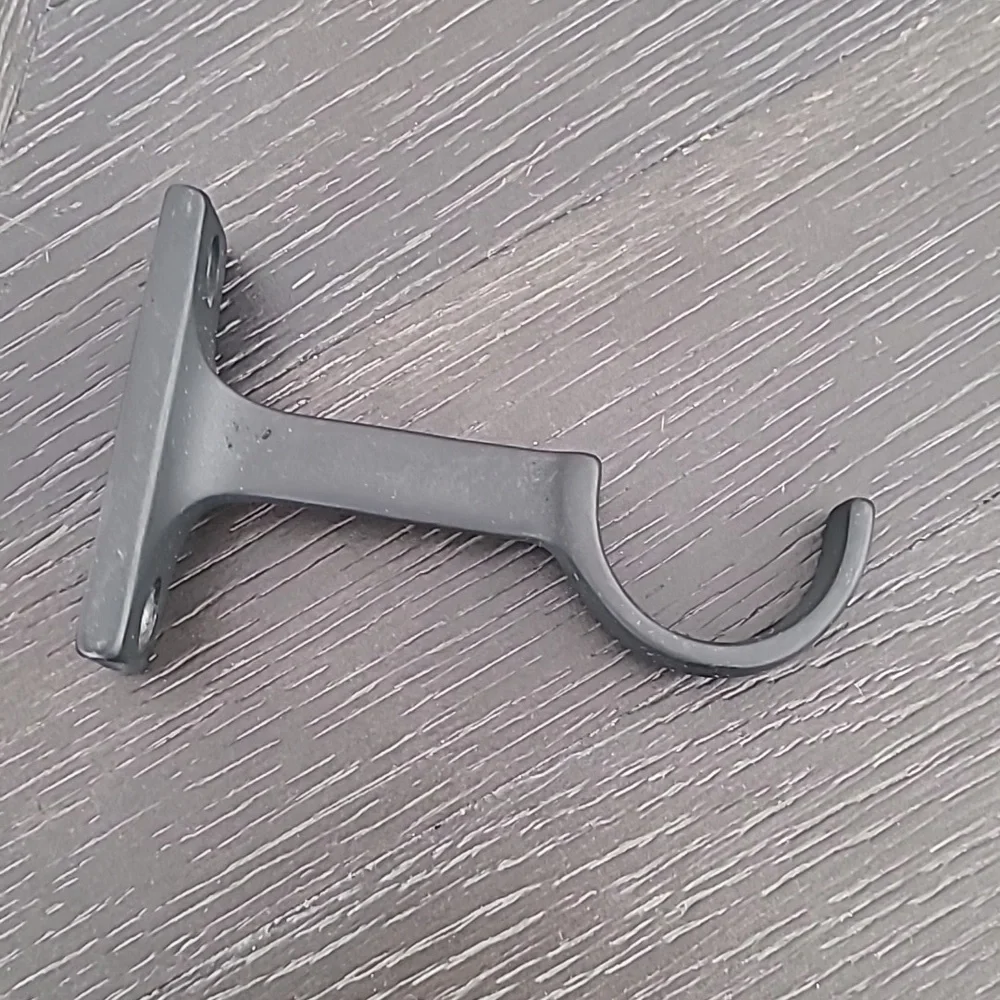 RH Dakota Center Bracket